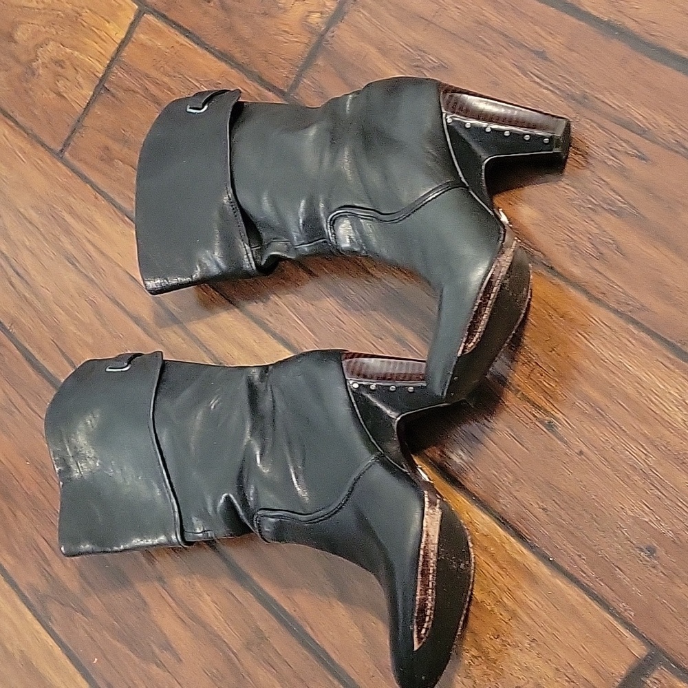 Heeled boot - Picture 4 of 5